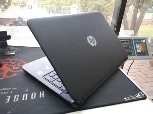 *Good Condition*HP NOTEBOOK 15*5TH GENERATION*2gb RAM*500GB HDD*GREAT BATTERY LIFE*